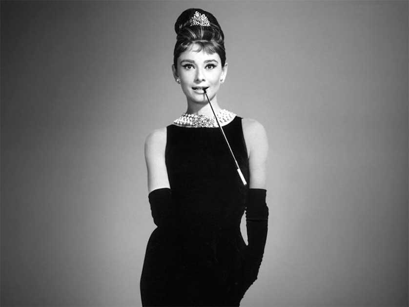 Audrey-Hepburn-Breakfast-Tiffany