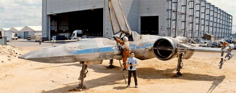 JJ Abrams reveals the Star Wars VII X-Wing Fighter